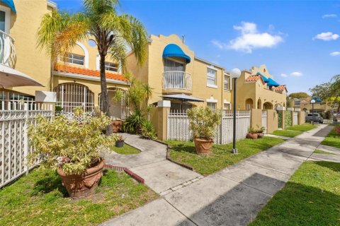 Condominio en Miami, Florida, 2 dormitorios  № 2028086