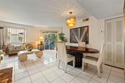 Купить кондоминиум в Майами, Флорида 2 спальни, 95.13м2, № 2028086 - фото 4