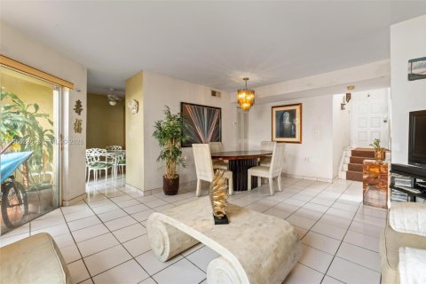 Купить кондоминиум в Майами, Флорида 2 спальни, 95.13м2, № 2028086 - фото 8