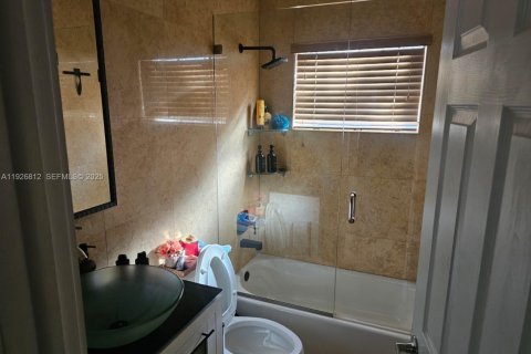 Villa ou maison à louer à Miami, Floride: 3 chambres, 164.53 m2 № 1987403 - photo 8