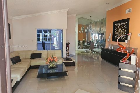 Villa ou maison à louer à Miami, Floride: 3 chambres, 164.53 m2 № 1987403 - photo 2