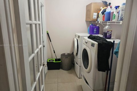 Villa ou maison à louer à Miami, Floride: 3 chambres, 164.53 m2 № 1987403 - photo 12