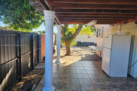 Villa ou maison à louer à Miami, Floride: 3 chambres, 164.53 m2 № 1987403 - photo 28