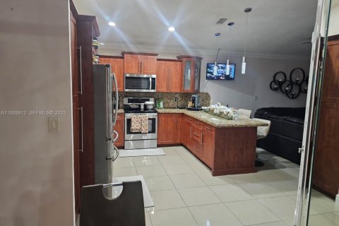 Villa ou maison à louer à Miami, Floride: 3 chambres, 164.53 m2 № 1987403 - photo 5