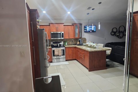 Villa ou maison à louer à Miami, Floride: 3 chambres, 164.53 m2 № 1987403 - photo 21