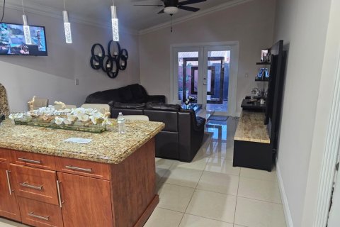 Villa ou maison à louer à Miami, Floride: 3 chambres, 164.53 m2 № 1987403 - photo 3