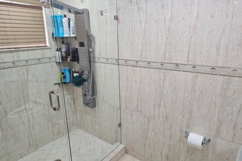 Villa ou maison à louer à Miami, Floride: 3 chambres, 164.53 m2 № 1987403 - photo 17