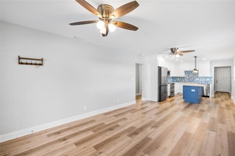 Casa en venta en Tampa, Florida, 3 dormitorios, 104.52 m2 № 2396005 - foto 13