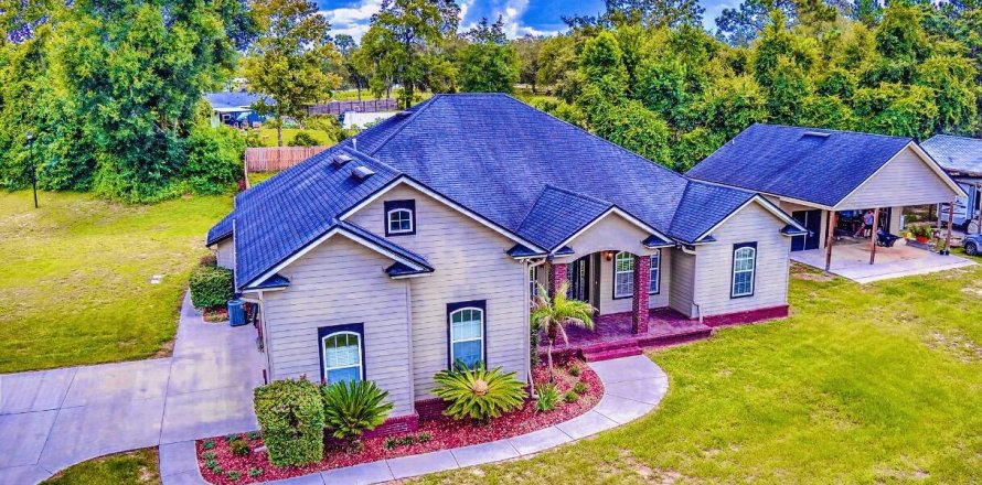House in Keystone Heights, Florida 5 bedrooms, 279.73 sq.m. № 770935