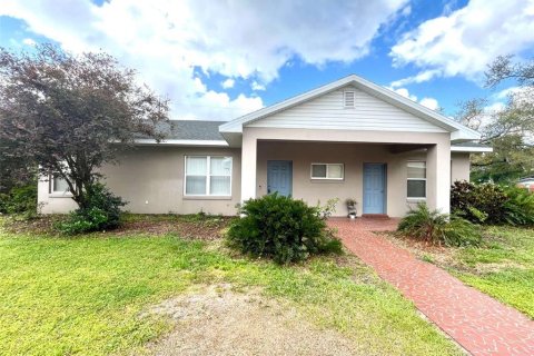 Casa en alquiler en Winter Haven, Florida, 3 dormitorios, 145.67 m2 № 1789841 - foto 1