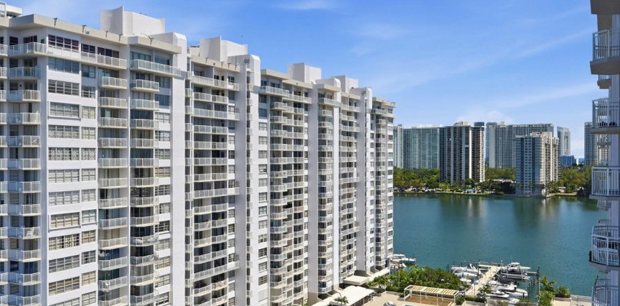 Condo à Aventura, Floride, 2 chambres № 2262145