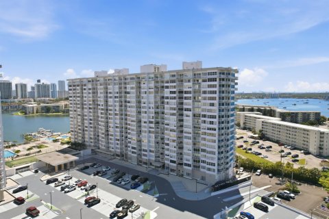 Copropriété à vendre à Aventura, Floride: 2 chambres, 116.22 m2 № 2262145 - photo 2
