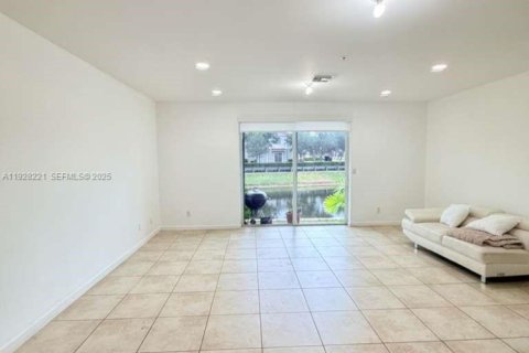 Touwnhouse à louer à Miramar, Floride: 3 chambres, 159.79 m2 № 1987415 - photo 3