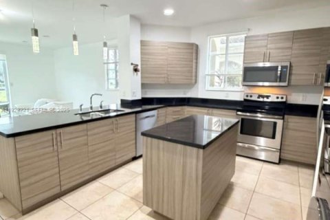 Touwnhouse à louer à Miramar, Floride: 3 chambres, 159.79 m2 № 1987415 - photo 6