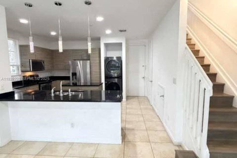 Touwnhouse à louer à Miramar, Floride: 3 chambres, 159.79 m2 № 1987415 - photo 7