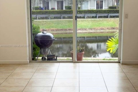 Touwnhouse à louer à Miramar, Floride: 3 chambres, 159.79 m2 № 1987415 - photo 23