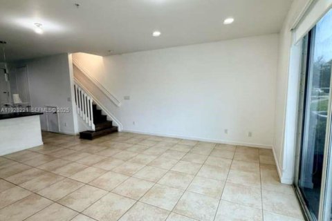 Touwnhouse à louer à Miramar, Floride: 3 chambres, 159.79 m2 № 1987415 - photo 4