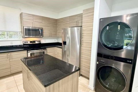 Touwnhouse à louer à Miramar, Floride: 3 chambres, 159.79 m2 № 1987415 - photo 11