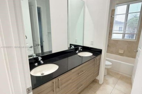 Touwnhouse à louer à Miramar, Floride: 3 chambres, 159.79 m2 № 1987415 - photo 18