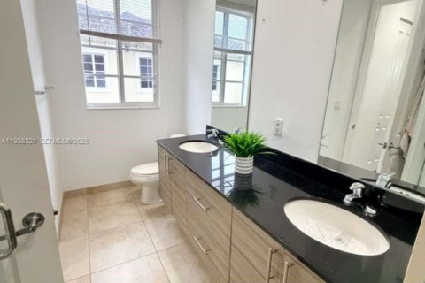 Touwnhouse à louer à Miramar, Floride: 3 chambres, 159.79 m2 № 1987415 - photo 17