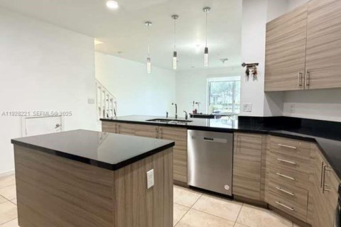 Touwnhouse à louer à Miramar, Floride: 3 chambres, 159.79 m2 № 1987415 - photo 5