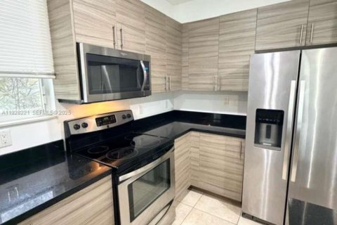 Touwnhouse à louer à Miramar, Floride: 3 chambres, 159.79 m2 № 1987415 - photo 9