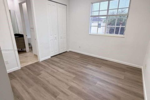 Touwnhouse à louer à Miramar, Floride: 3 chambres, 159.79 m2 № 1987415 - photo 13