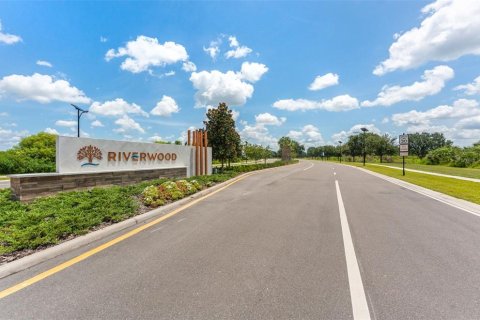 Купить виллу или дом в Зеферхиллс-Норт, Флорида 8 комнат, 221.01м2, № 1837429 - фото 23