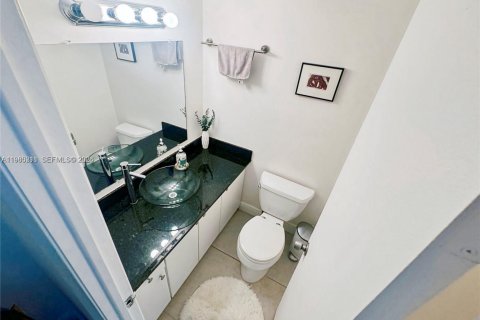 Copropriété à vendre à Sunny Isles Beach, Floride: 1 chambre, 70.79 m2 № 2046472 - photo 15