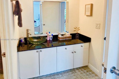 Copropriété à vendre à Sunny Isles Beach, Floride: 1 chambre, 70.79 m2 № 2046472 - photo 6