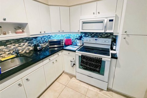 Copropriété à vendre à Sunny Isles Beach, Floride: 1 chambre, 70.79 m2 № 2046472 - photo 21