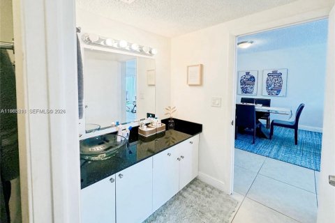 Copropriété à vendre à Sunny Isles Beach, Floride: 1 chambre, 70.79 m2 № 2046472 - photo 25