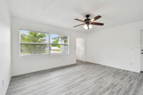 House in Clearwater, Florida 3 bedrooms, 109.72 sq.m. № 1628359 - photo 13