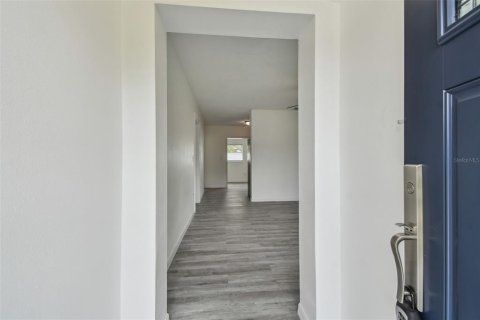 House in Clearwater, Florida 3 bedrooms, 109.72 sq.m. № 1628359 - photo 9