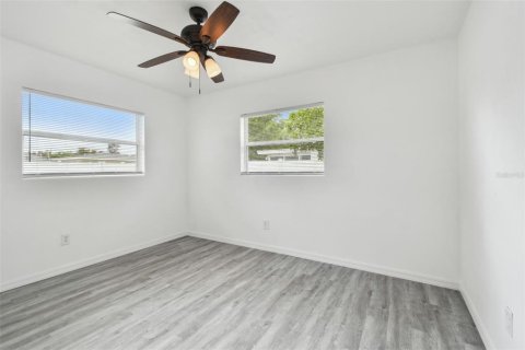 House in Clearwater, Florida 3 bedrooms, 109.72 sq.m. № 1628359 - photo 25