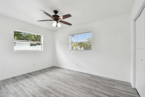 House in Clearwater, Florida 3 bedrooms, 109.72 sq.m. № 1628359 - photo 18