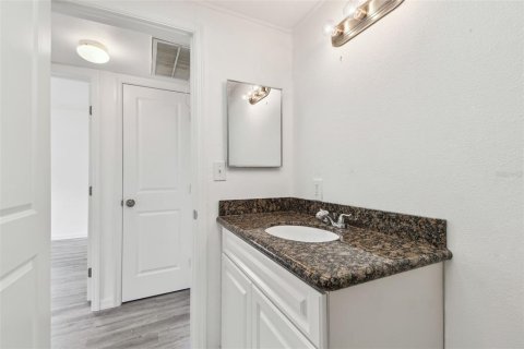 House in Clearwater, Florida 3 bedrooms, 109.72 sq.m. № 1628359 - photo 24