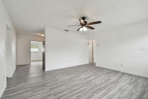 House in Clearwater, Florida 3 bedrooms, 109.72 sq.m. № 1628359 - photo 11