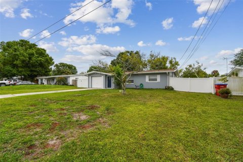 House in Clearwater, Florida 3 bedrooms, 109.72 sq.m. № 1628359 - photo 2