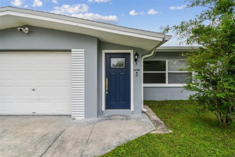 House in Clearwater, Florida 3 bedrooms, 109.72 sq.m. № 1628359 - photo 8