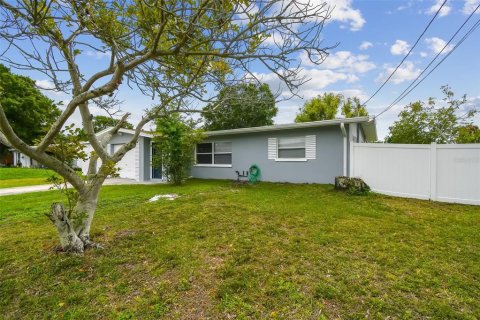 House in Clearwater, Florida 3 bedrooms, 109.72 sq.m. № 1628359 - photo 7