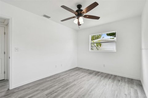 House in Clearwater, Florida 3 bedrooms, 109.72 sq.m. № 1628359 - photo 19