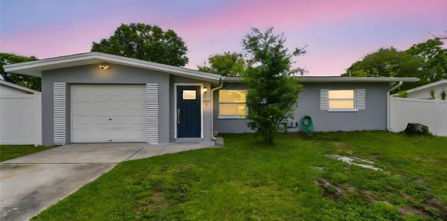 House in Clearwater, Florida 3 bedrooms, 109.72 sq.m. № 1628359