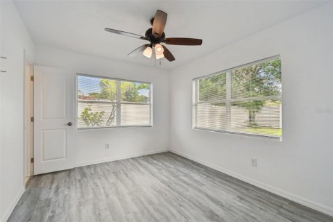 House in Clearwater, Florida 3 bedrooms, 109.72 sq.m. № 1628359 - photo 29