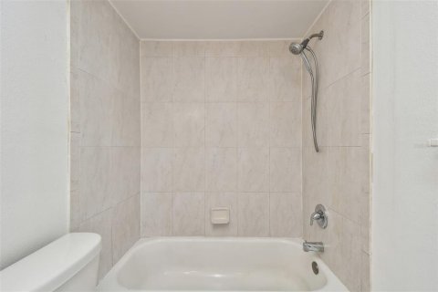 House in Clearwater, Florida 3 bedrooms, 109.72 sq.m. № 1628359 - photo 23