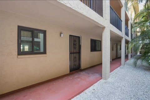 Condominio en venta en Sarasota, Florida, 2 dormitorios, 92.07 m2 № 2107162 - foto 4
