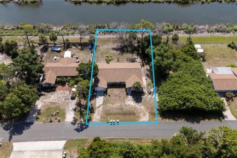 Commercial property in Englewood, Florida 3 bedrooms, 180.42 sq.m. № 2204720