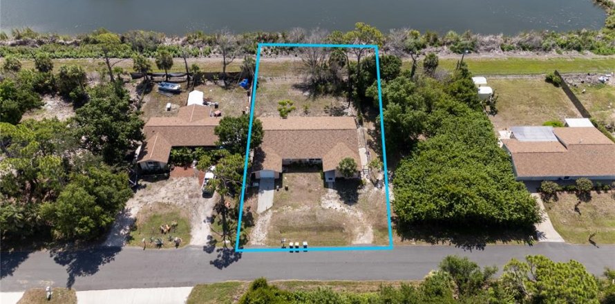 Commercial property in Englewood, Florida 3 bedrooms, 180.42 sq.m. № 2204720