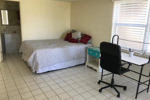 Commercial property in Englewood, Florida 3 bedrooms, 180.42 sq.m. № 2204720 - photo 18