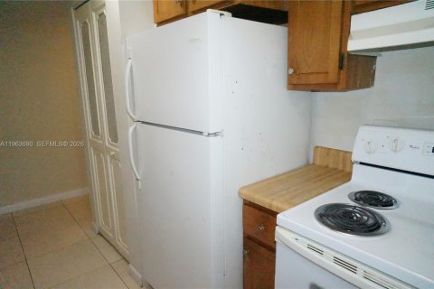 Condominio en alquiler en Lauderhill, Florida, 39.02 m2 № 2025639 - foto 27